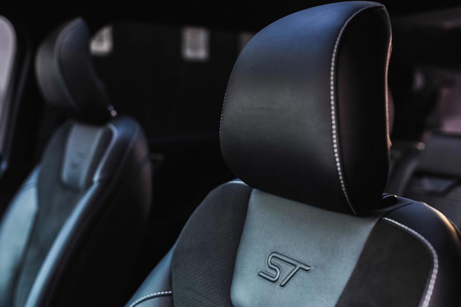 Детали интерьера Ford Edge ST 2019 года  (CN) (фото 25 из 31)